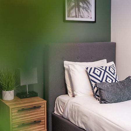 Glevum Lodge - 2 Bedroom Town Centre Apartment Cirencester Exteriör bild