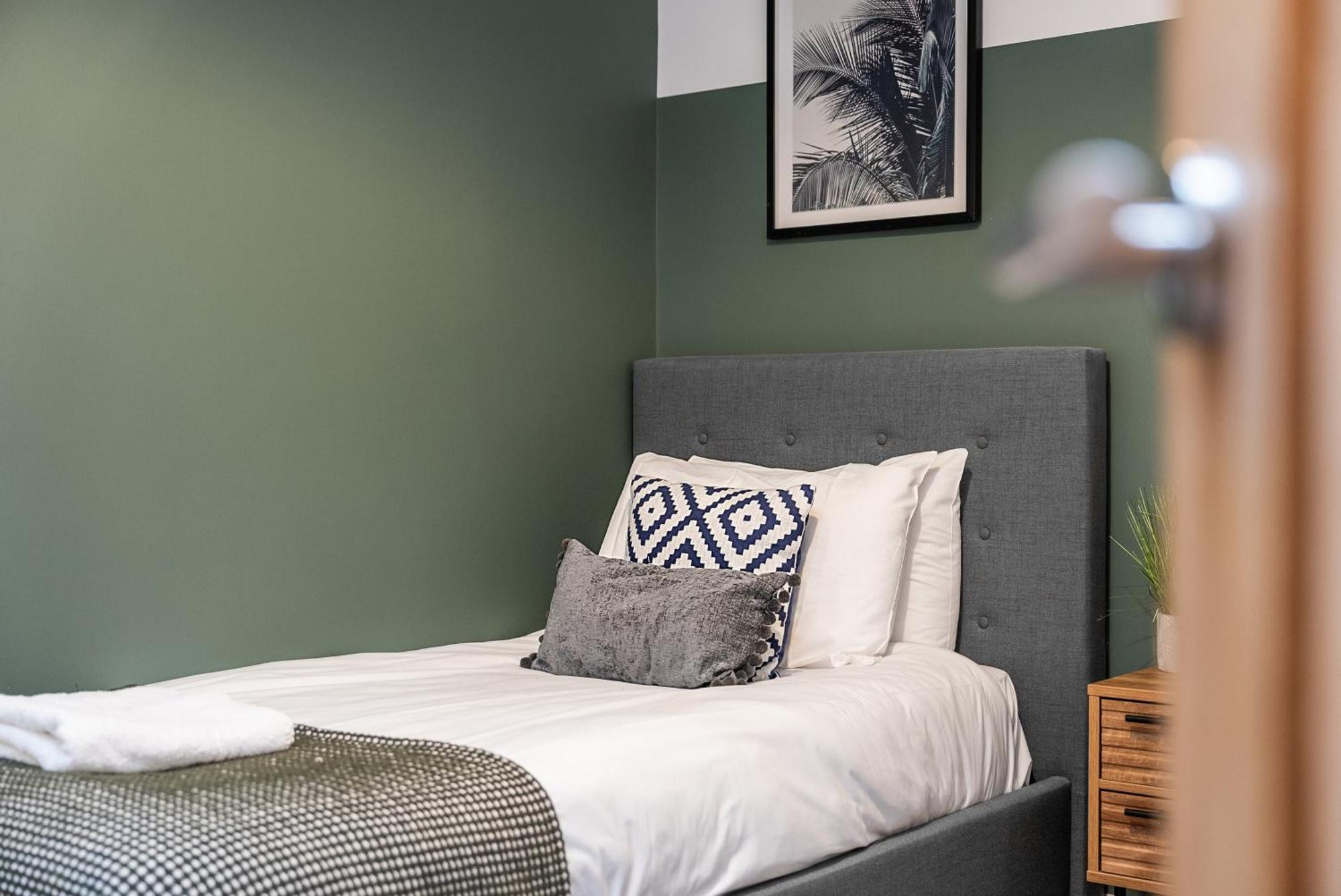 Glevum Lodge - 2 Bedroom Town Centre Apartment Cirencester Exteriör bild