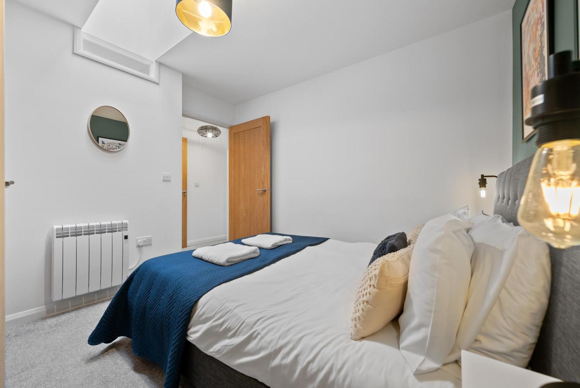 Glevum Lodge - 2 Bedroom Town Centre Apartment Cirencester Exteriör bild