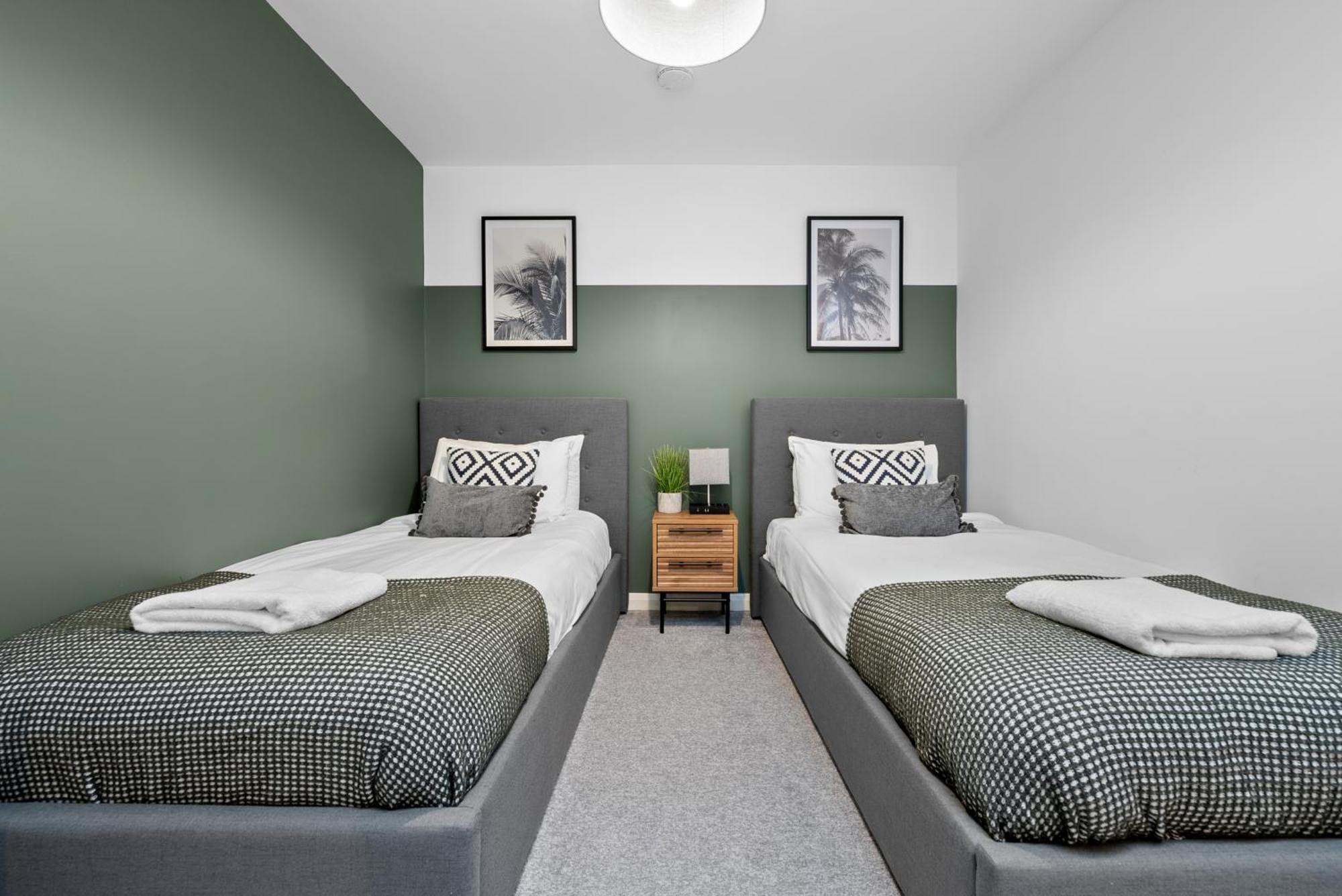 Glevum Lodge - 2 Bedroom Town Centre Apartment Cirencester Exteriör bild