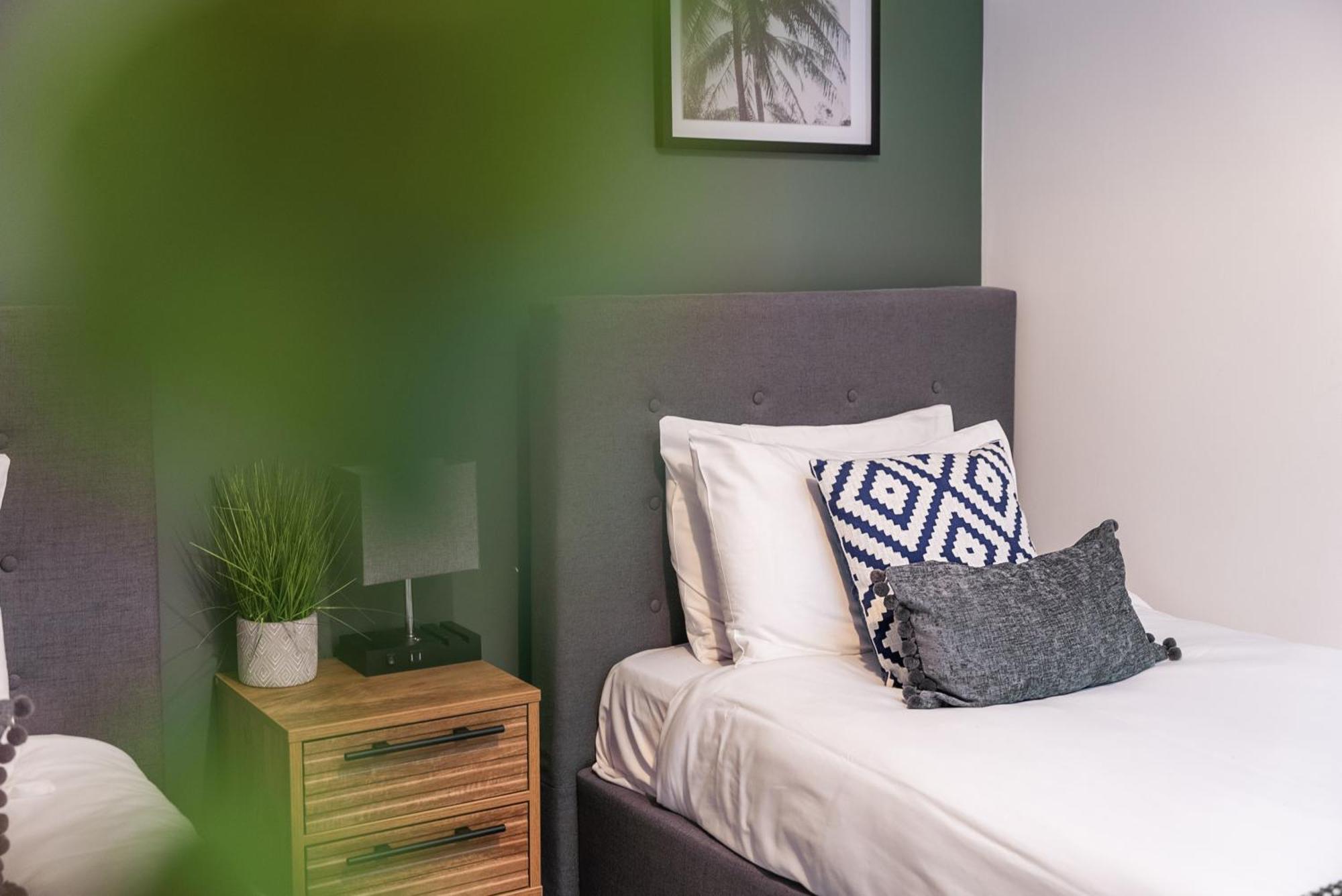 Glevum Lodge - 2 Bedroom Town Centre Apartment Cirencester Exteriör bild