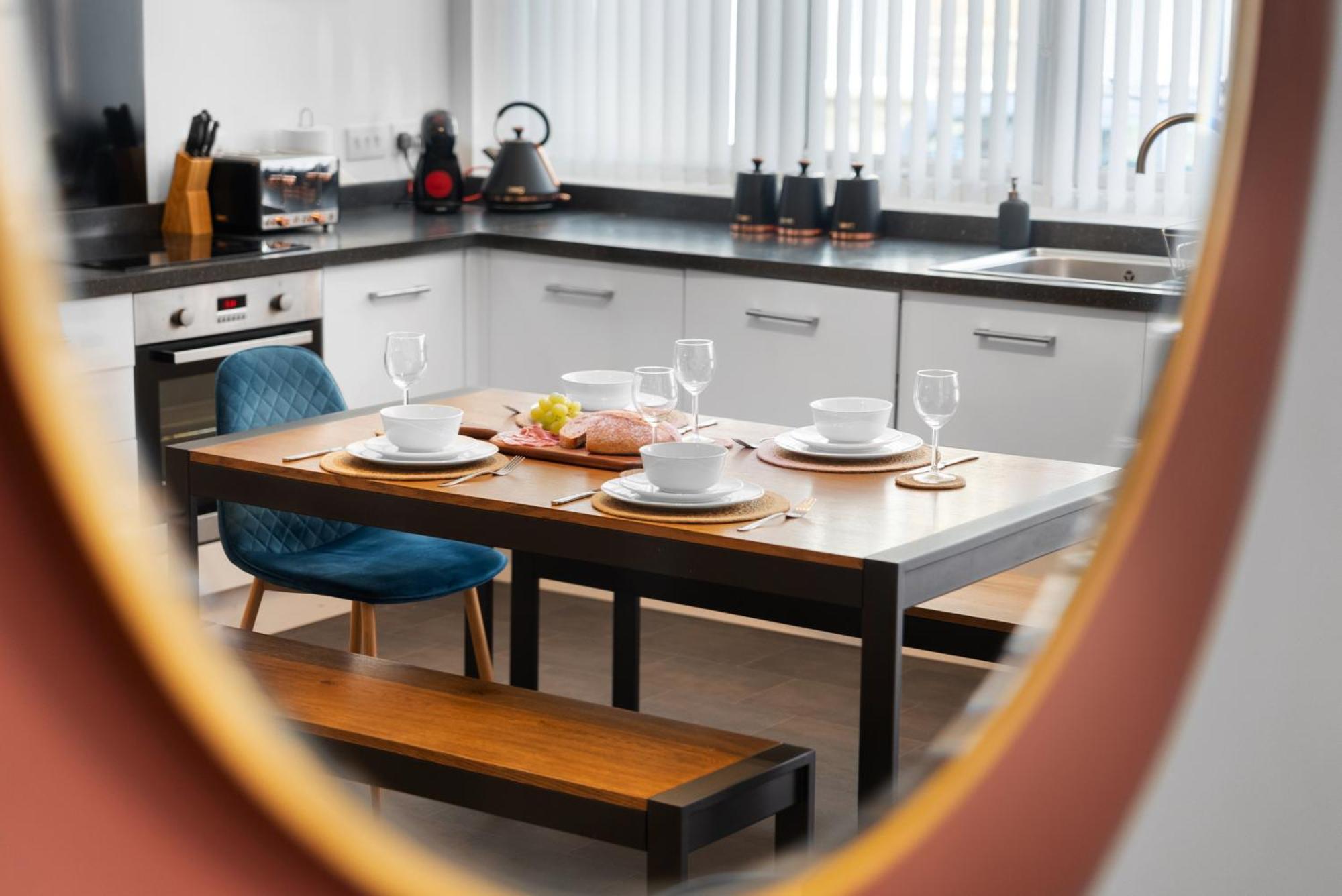 Glevum Lodge - 2 Bedroom Town Centre Apartment Cirencester Exteriör bild