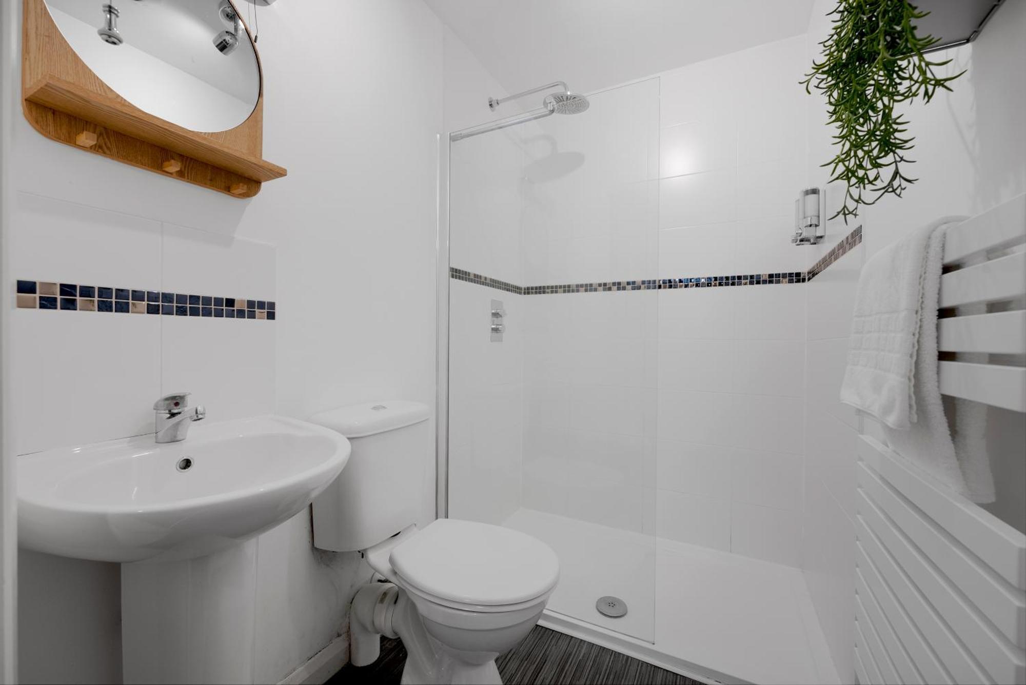 Glevum Lodge - 2 Bedroom Town Centre Apartment Cirencester Exteriör bild
