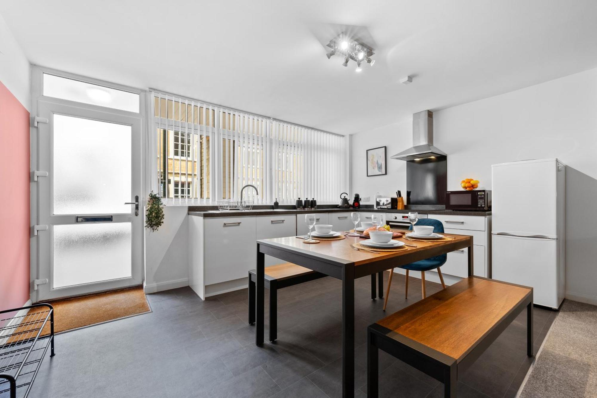 Glevum Lodge - 2 Bedroom Town Centre Apartment Cirencester Exteriör bild